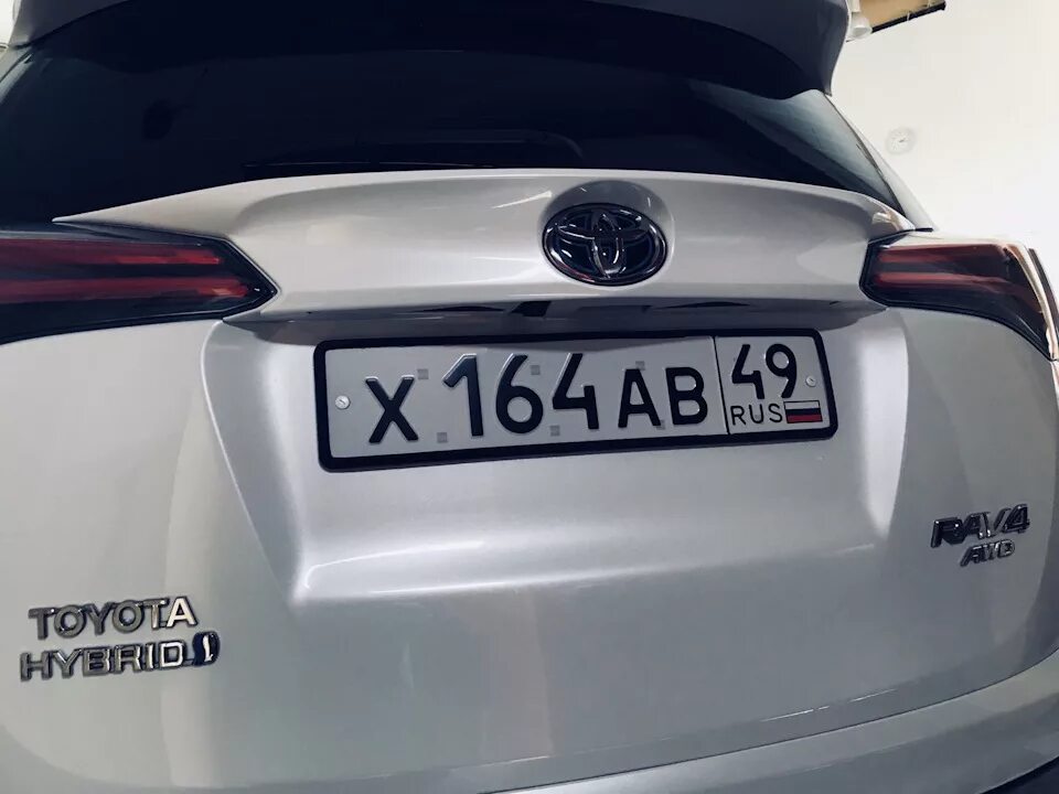 Рамка рав 4. Rcs на тойота рав 4. toyota rcs. toyota rcs фото. установить гос номер в рамку тойота рав 4 2025 года фото.