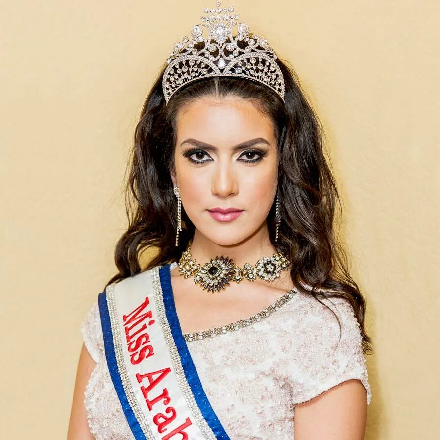 Sarah arabic missed connections. Мисс арабский мир 2015. Miss arab USA. Lili Miss arab. В 2002 году кто Мисс араб.