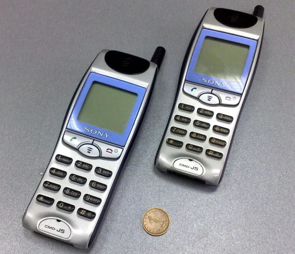 Сотовый телефон 2000. Sony Ericsson j5. Сотовый сони 2000. Sony cmd-j5. Телефон Sony cmd-j5.