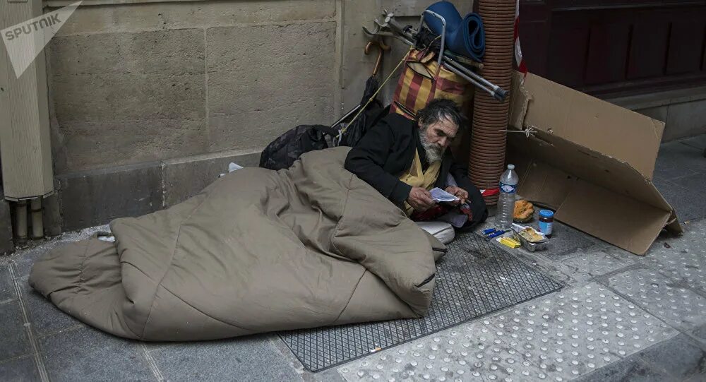 Презирать бездомных