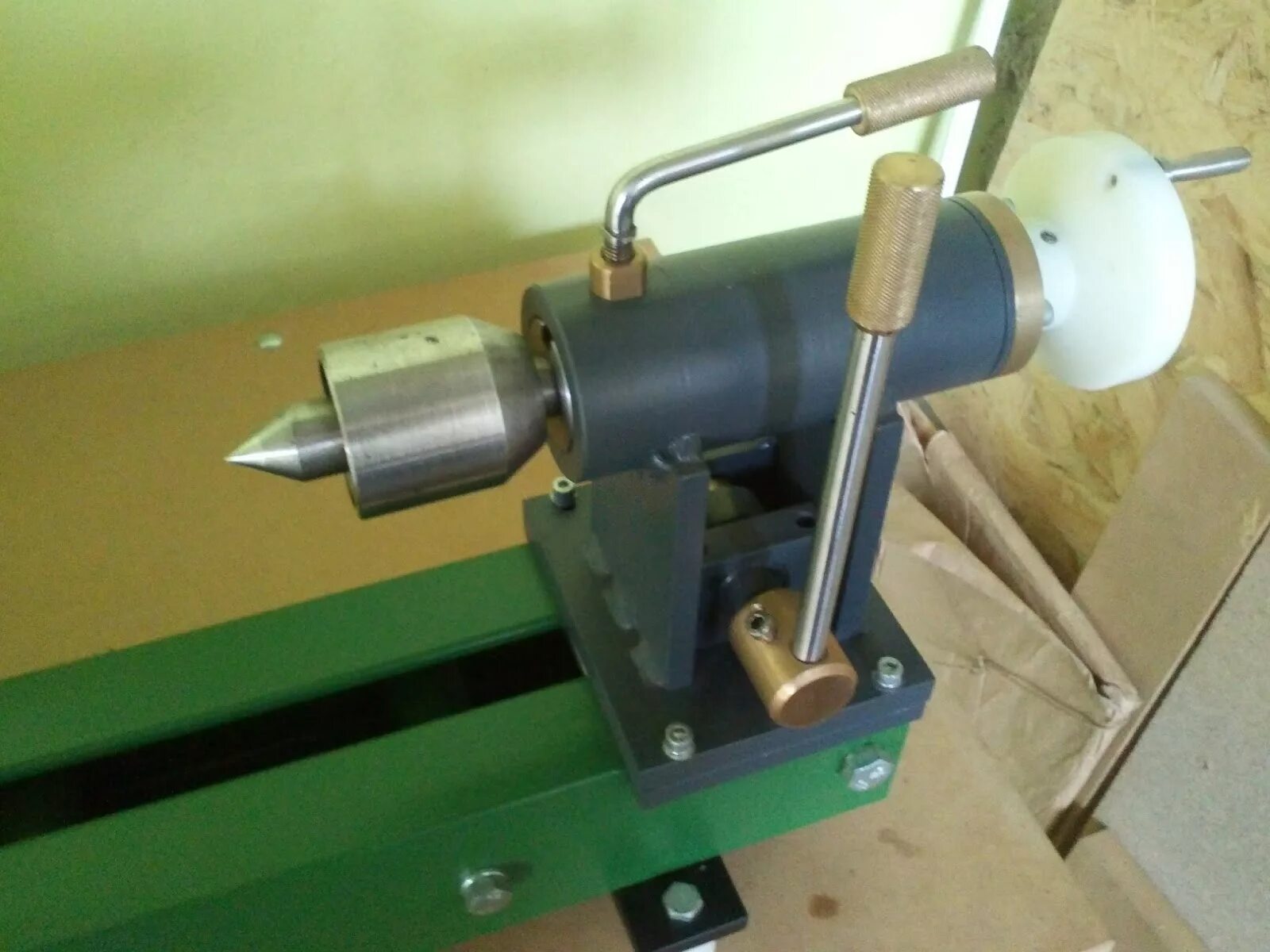 Центр вращающийся для станка 1к62. Задняя бабка токарного станка по дереву. Задняя бабка с гидроцилиндром. Токарный по дереву задняя бабка. Передняя бабка токарного станка по дереву.