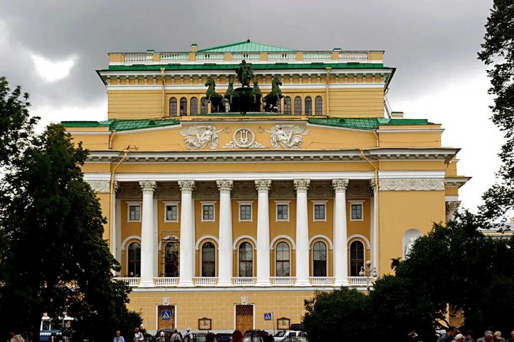 первый публичный театр в россии. александрийский театр в санкт-петербурге 1756 год. санкт-петербург, 1832 год). александринский театр - 1756 г. первый театр в россии 1756.