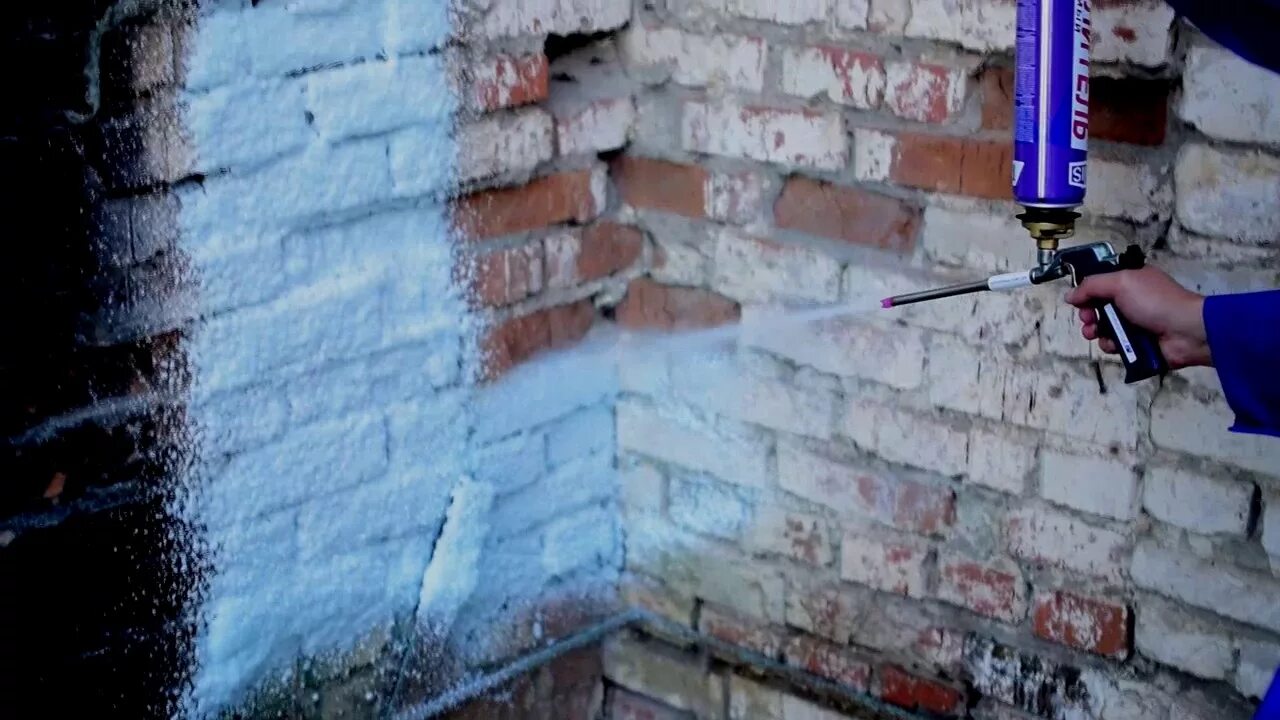 Баллон стена утепление. Пенный утеплитель для стен в баллонах. Теплоизоляция титан напыляемая. Напыляемый пенополиуретан в баллонах. Баллон стена утепление.