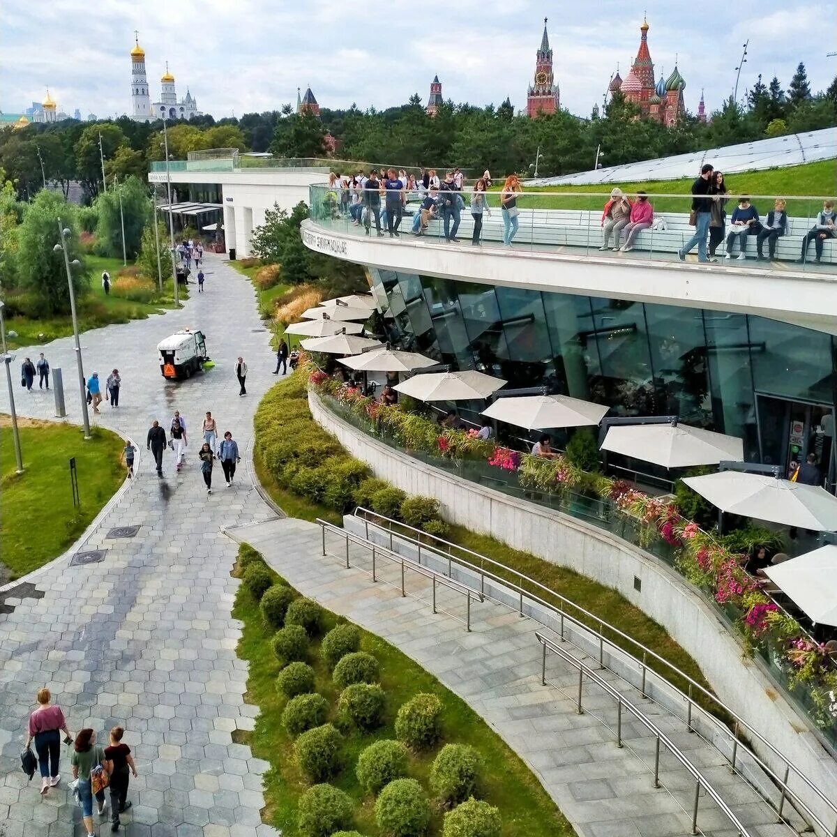 Парк сокольники, москва, улица сокольнический вал. Диснейленд в москве остров мечты. Какой парк открыли в москве. Сокольнический парк москва. Остров чудес москва.