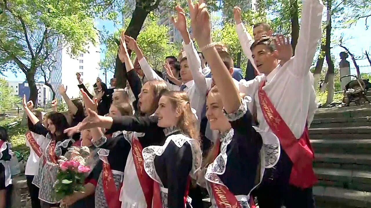 Школа 96. Выпускница школы. Видео про 11 класс. Как назвать ролик на выпускной. Класс для видео.