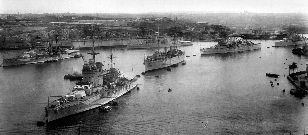 Порт в великую отечественную войну. Линкор петропавловск 1921. порт кронштадт 1941.
