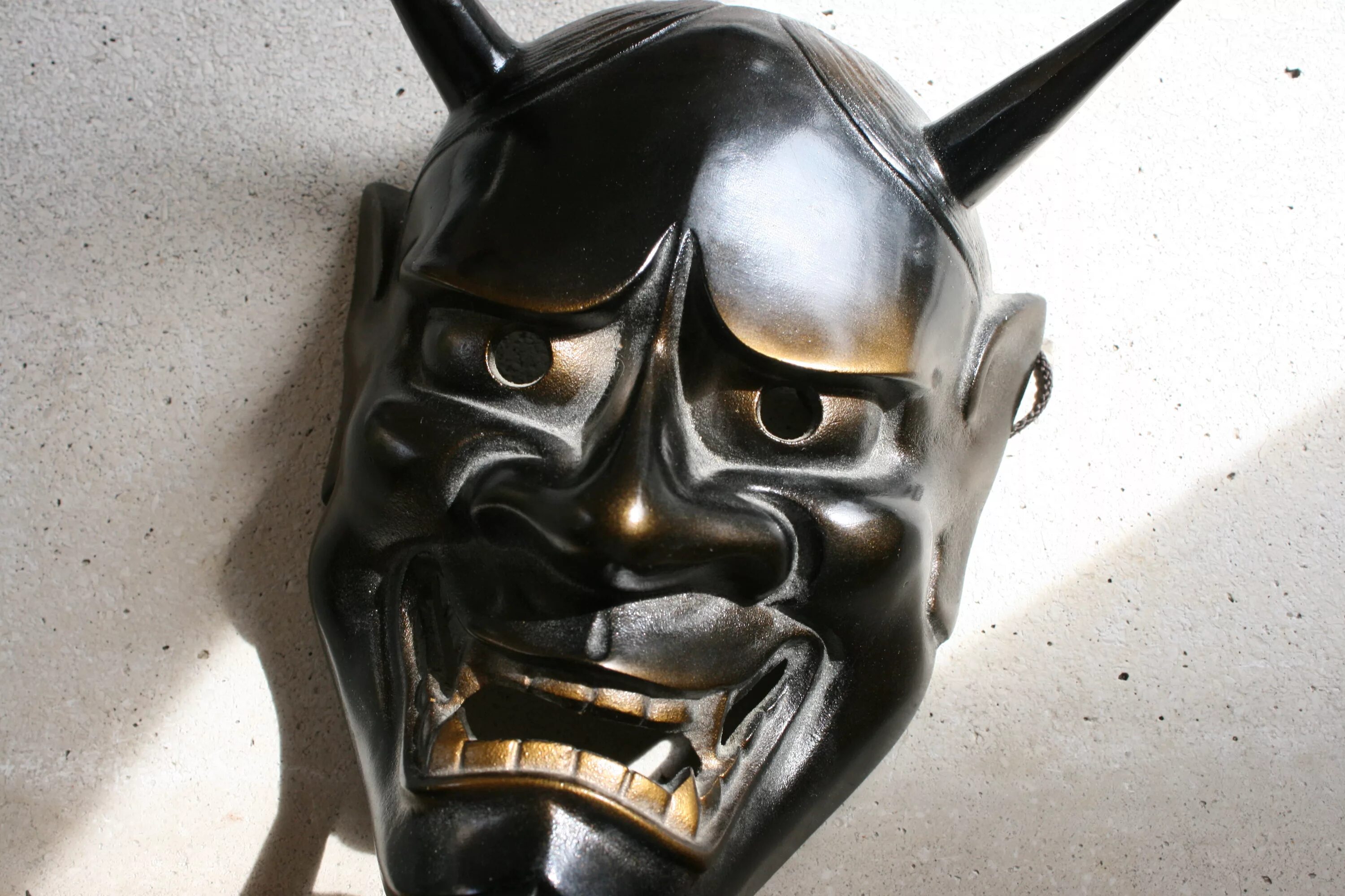 Как называется маска демона. Японская маска hannya самурая. маска кабуки демон. маска кабуки самурай.