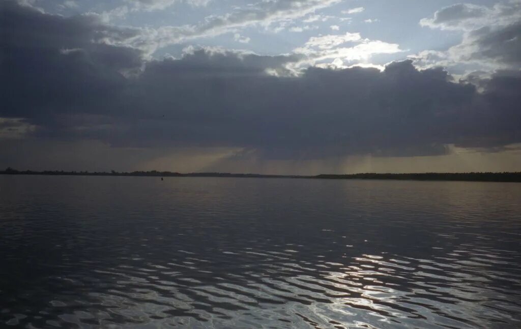 Обь вода колпашево. Колпашево река Обь. Река Обь Томская область Колпашево. Берег реки Оби Колпашево. Верховье реки Обь.