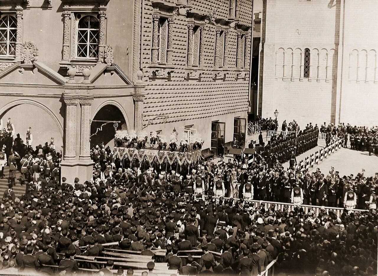 В дни коронационных торжеств оглашается новый закон. 1896 Год коронация Николая II. Коронация Николая 2 Москва. Москва. Ходынское поле. Коронация Николая 2. Коронация Николая "2 в Москве в 1896.