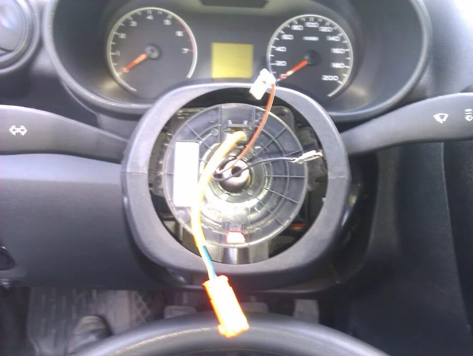 Пришла посылочка и сразу к монтажу. Кожанная накладка на руль. - Lada Гранта, 1,