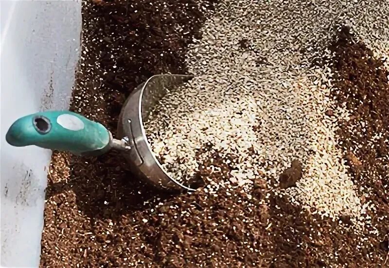 Торф. Как сделать грунт. Навоз на грядки. Как сделать грунт. Чернозем перегной удобрения.