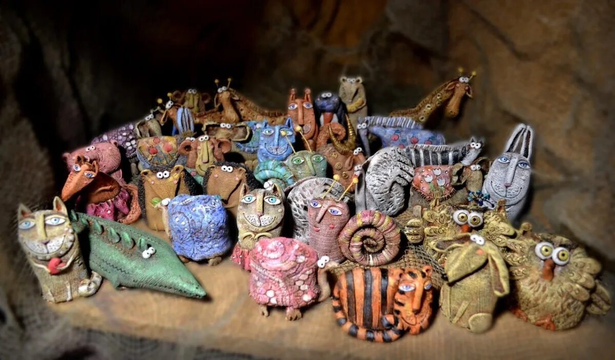 Сувениры названия. Керамические игрушки. Керамика сувениры. Керамические украшения.