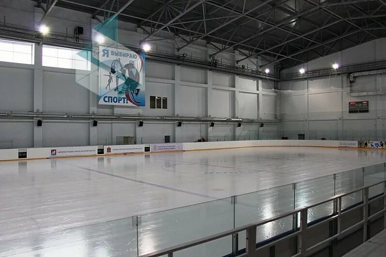 Фск салют долгопрудный. Бассейн салют долгопрудный. Бросковая зона хоккей. Стадион салют ледовая арена. Ледовый дворец салют в долгопрудном.