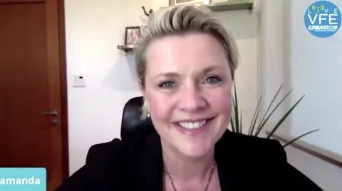 Amanda tapping twitter