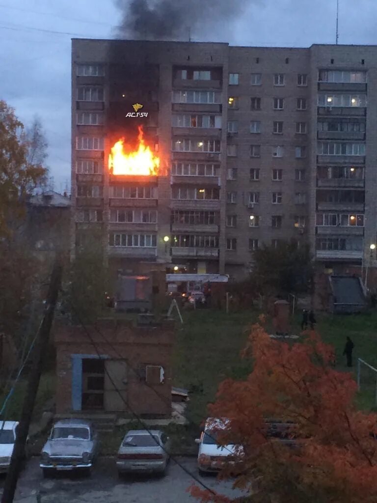 Горел дом черняховского. Пожар Белинского 53. Пожары в жилых домах. Пожар в квартире. Горит квартира.