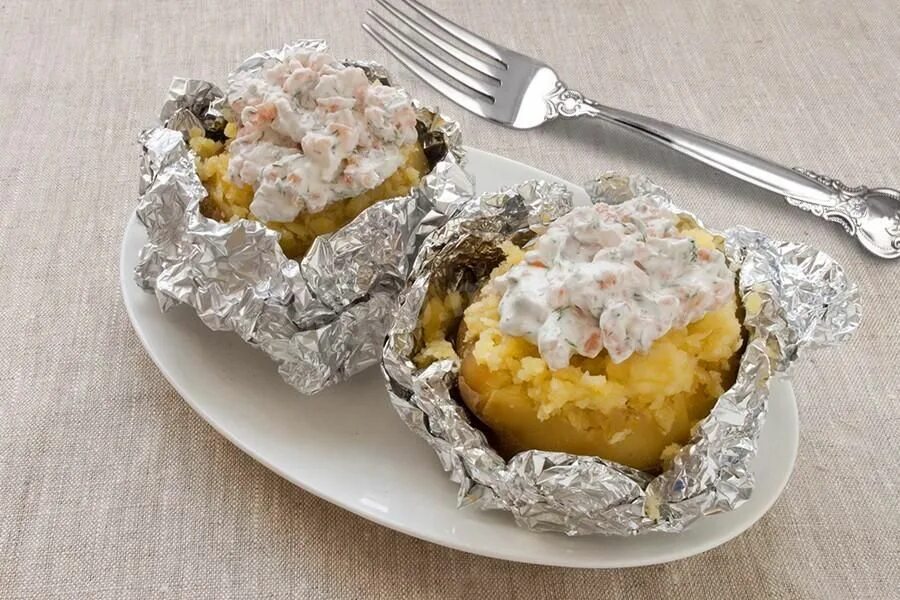 Крошка картошка. Крошка картошка лосось со сливочным сыром. Крошка картошка с семгой. Крошка картошка домашняя.