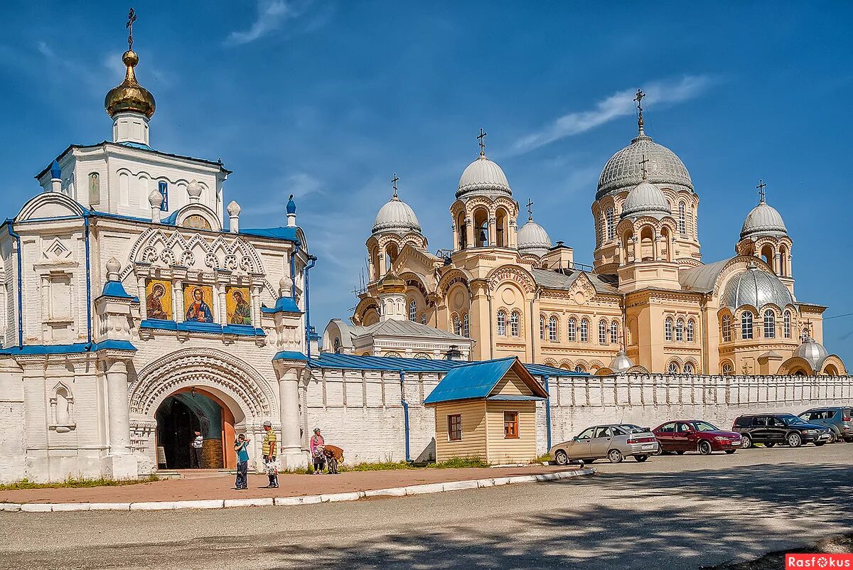 Монастырь в центре города. Николаевский монастырь Верхотурье. Свято-Николаевский мужской монастырь в Верхотурье. Верхотурский Николаевский монастырь Николаевский храм. Верхотурский храм Верхотурье.