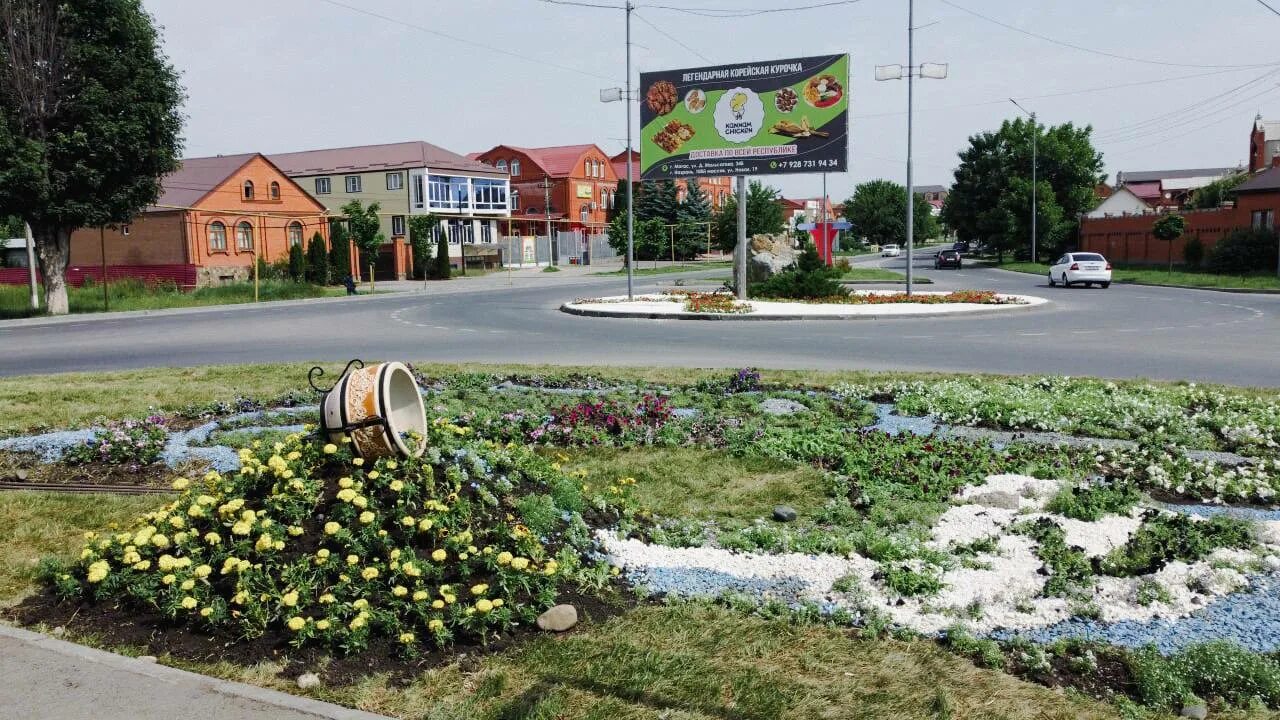 Зеленые насаждения в городе. Озеленение Назрань. Озеленение центральных улиц города. Г Назрань ул Победы. Ул центральная назрань