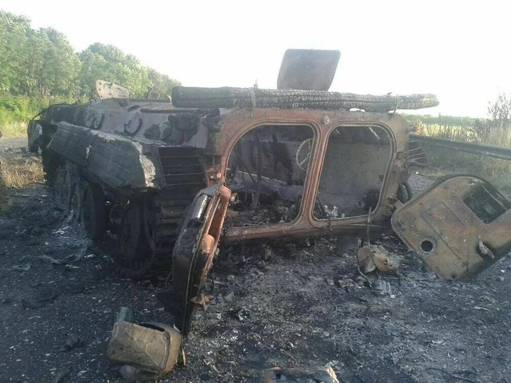 Бтр-4е подбитый. Разбитая техника всу иловайск. Уничтоженная техника всу 2022. Уничтоженная техника всу 2022. Уничтоженная техника 2024.
