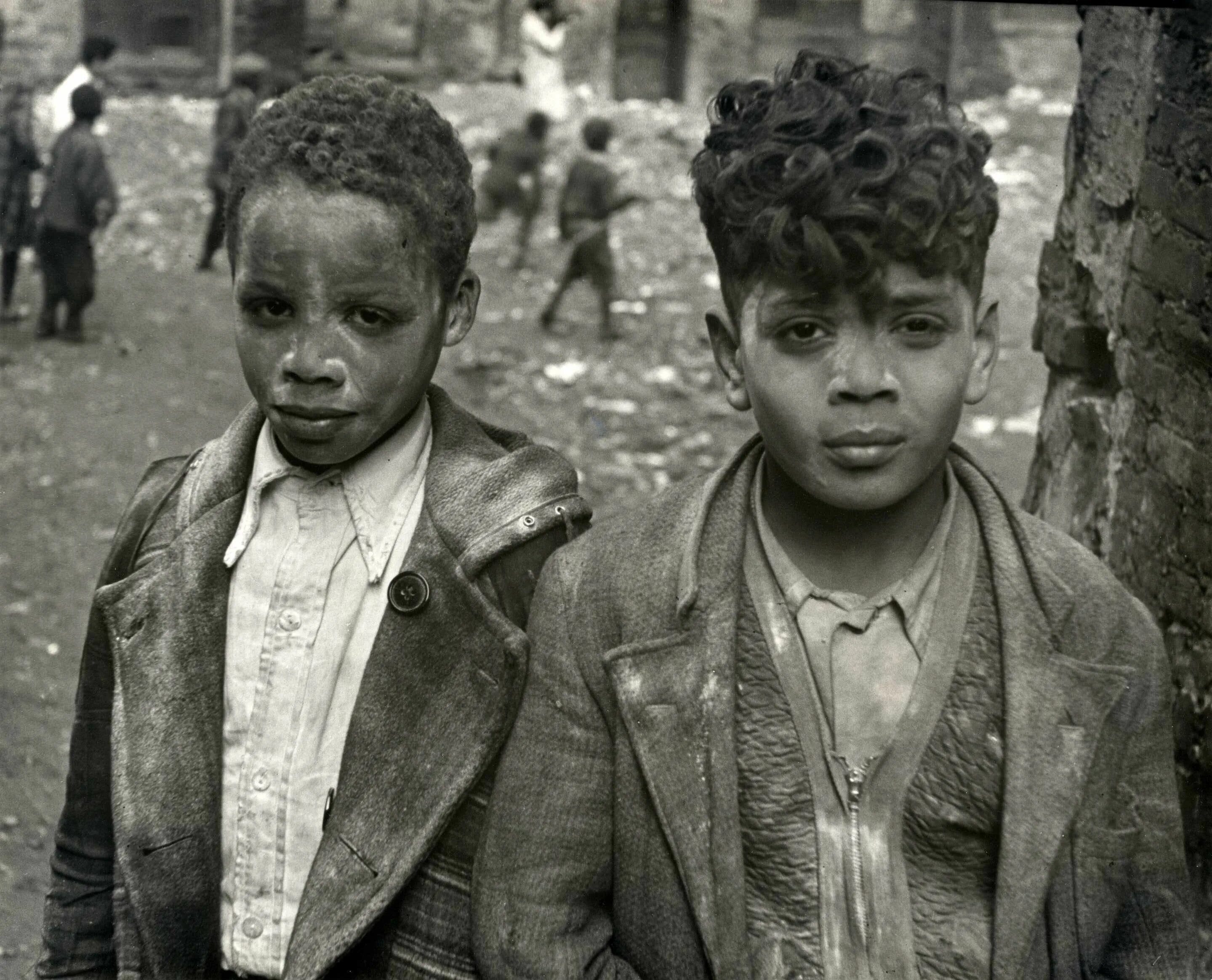 Эх мальчишки. Helen Levitt. Helen Levitt фотографии. Helen Levitt лучшие фотографии. Helen Levitt: a way of seeing.