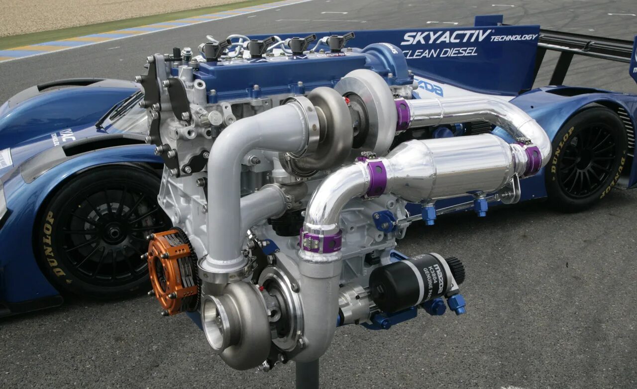 Твин турбо мотор. Система битурбо турбо Твин турбо. Турбина дизельного двигателя Mazda SKYACTIV. Мотор в 8 би турбо.