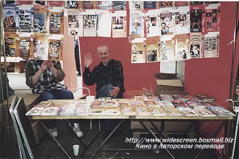 Легендарная Горбушка. ДК Горбунова в 90- х. Горбушка рынок 90-е. Горбушка 90-е диски. Старая горбушка