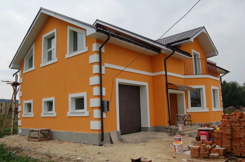 Покраска фасада дома. Декоративная штукатурка для фасада дома. Фасадная штукатурка для наружной отделки. Фасадная штукатурка полимер короед. Шпатлевка старатели финишная.