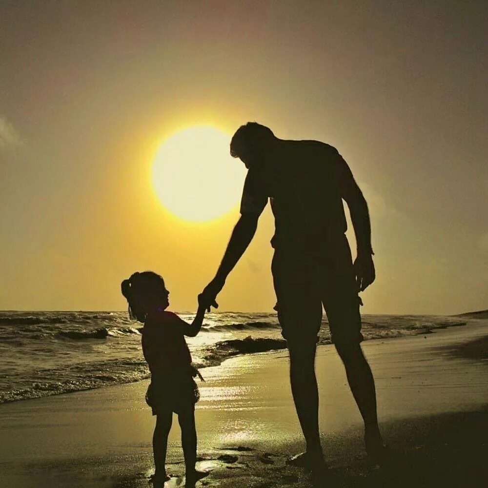 Дэйв энгледоу лучший отец. Дэйв энгледоу. Хороший папа. Папа и дочь со спины. Дэйв энгледоу.