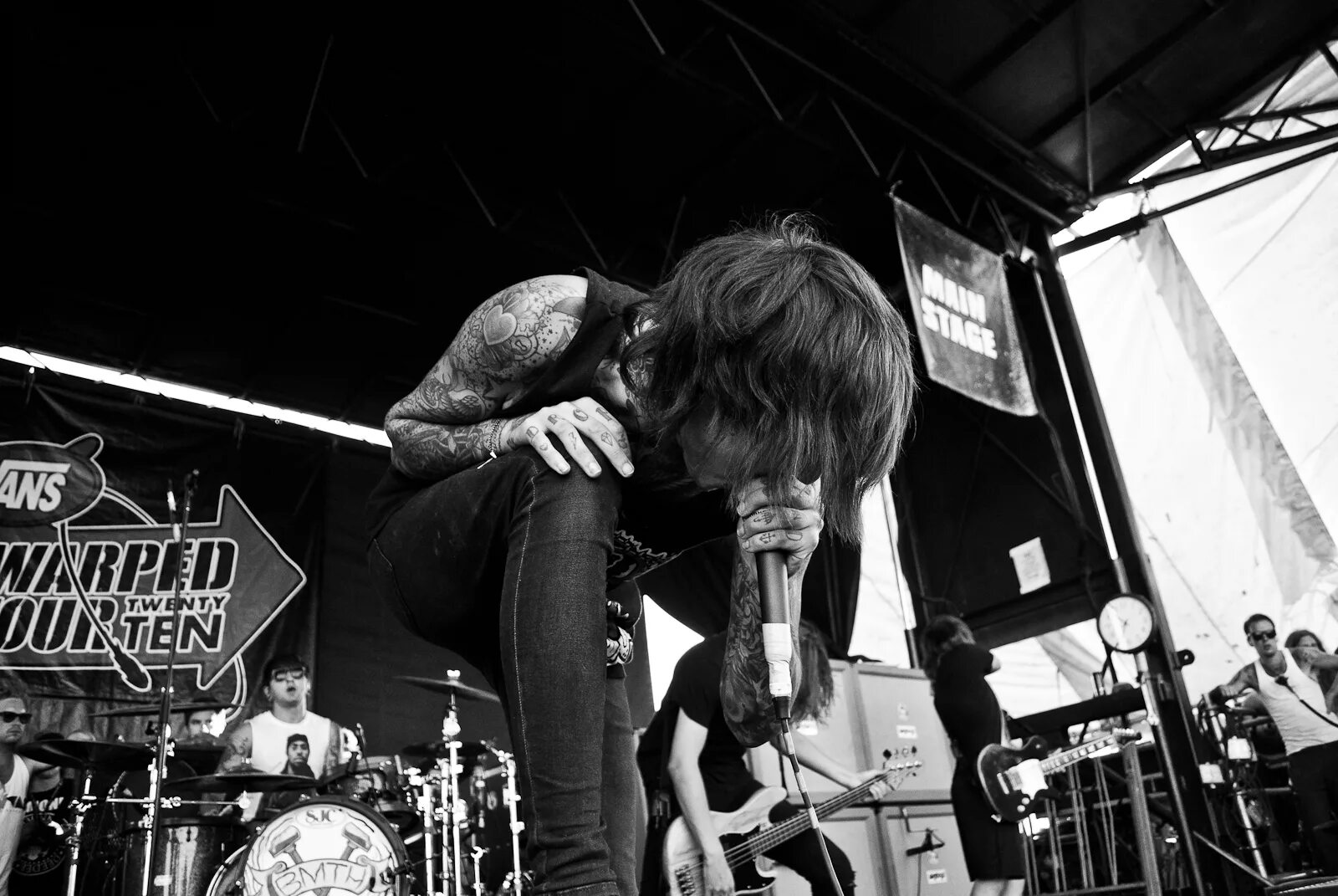 Группа bring me the Horizon. Bring me the Horizon 2010. Bring me the Horizon Oliver Sykes Wallpaper. Oliver Sykes Deathcore.