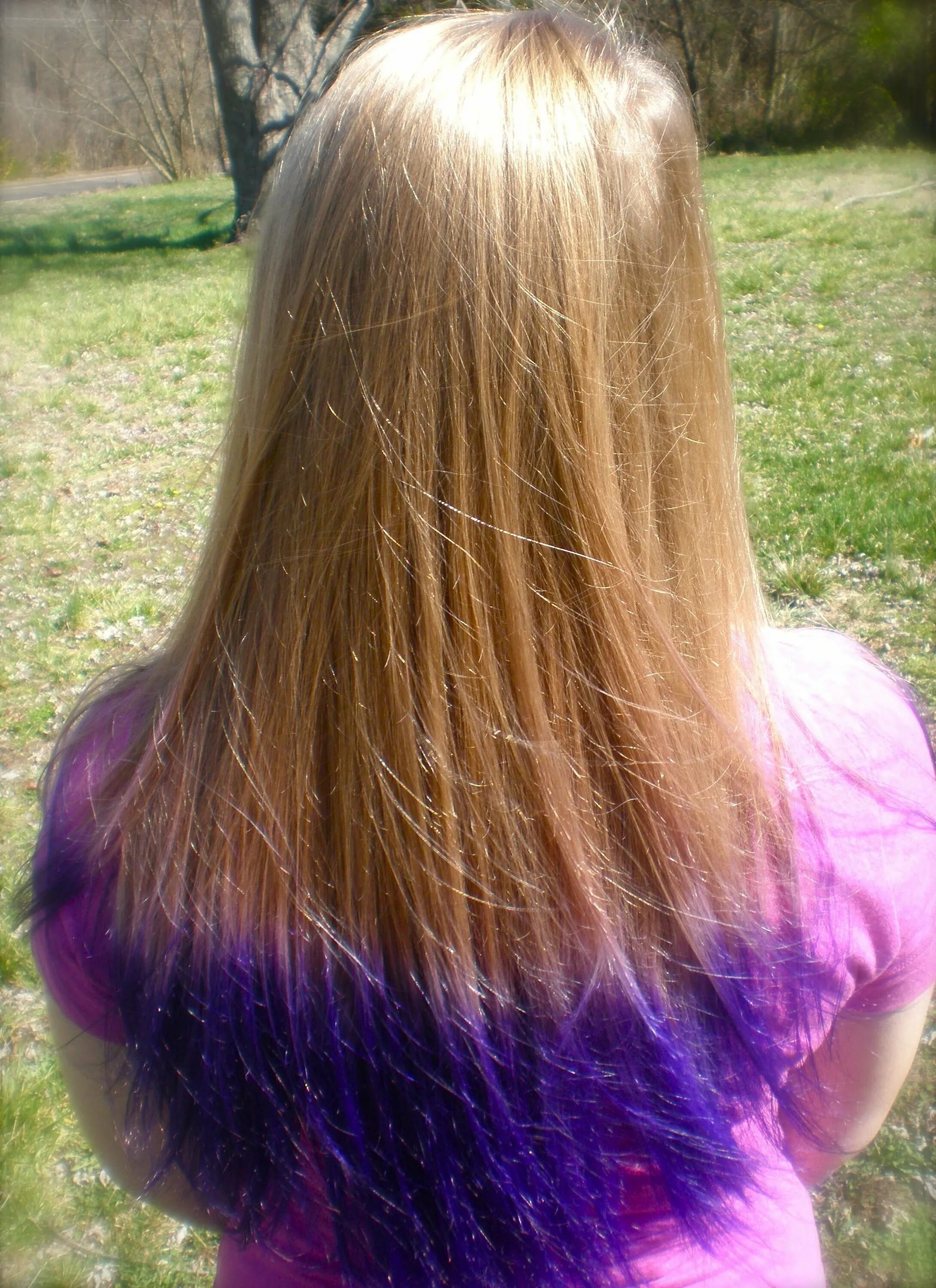 Как тоником красить волосы в домашних условиях. Фиолетовые кончики волос. Фиолетовые кончики на русых волосах. Сиреневые концы волос. Крашеные концы волос.