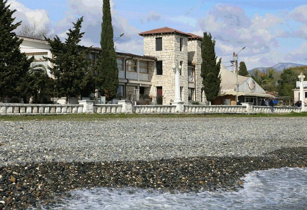 отель дэм абхазия. ресторан дэм сухум. гостиница дэм абхазия сухум. махаджиров, 4, сухум. отель эдем сухум.