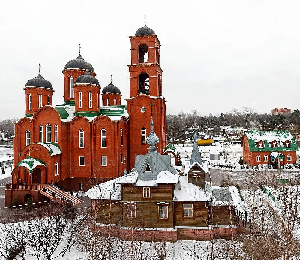 Церковь на ул. Троицкая церковь королев внутри. Храм троицы в королеве. Храм в валентиновке королев. Деревянная церковь королев.