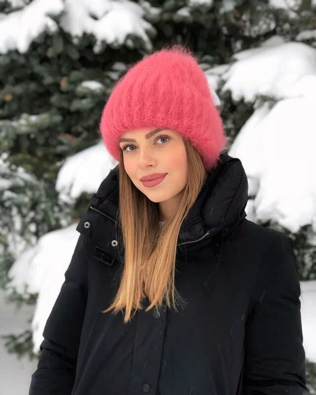 Розовые зимние шапки