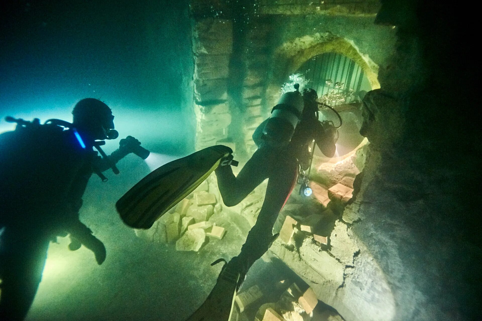 чарли бьюли 2017. безбашенные 2022. безбашенные 2022. чарли бьюли безбашенные. безбашенные постер.