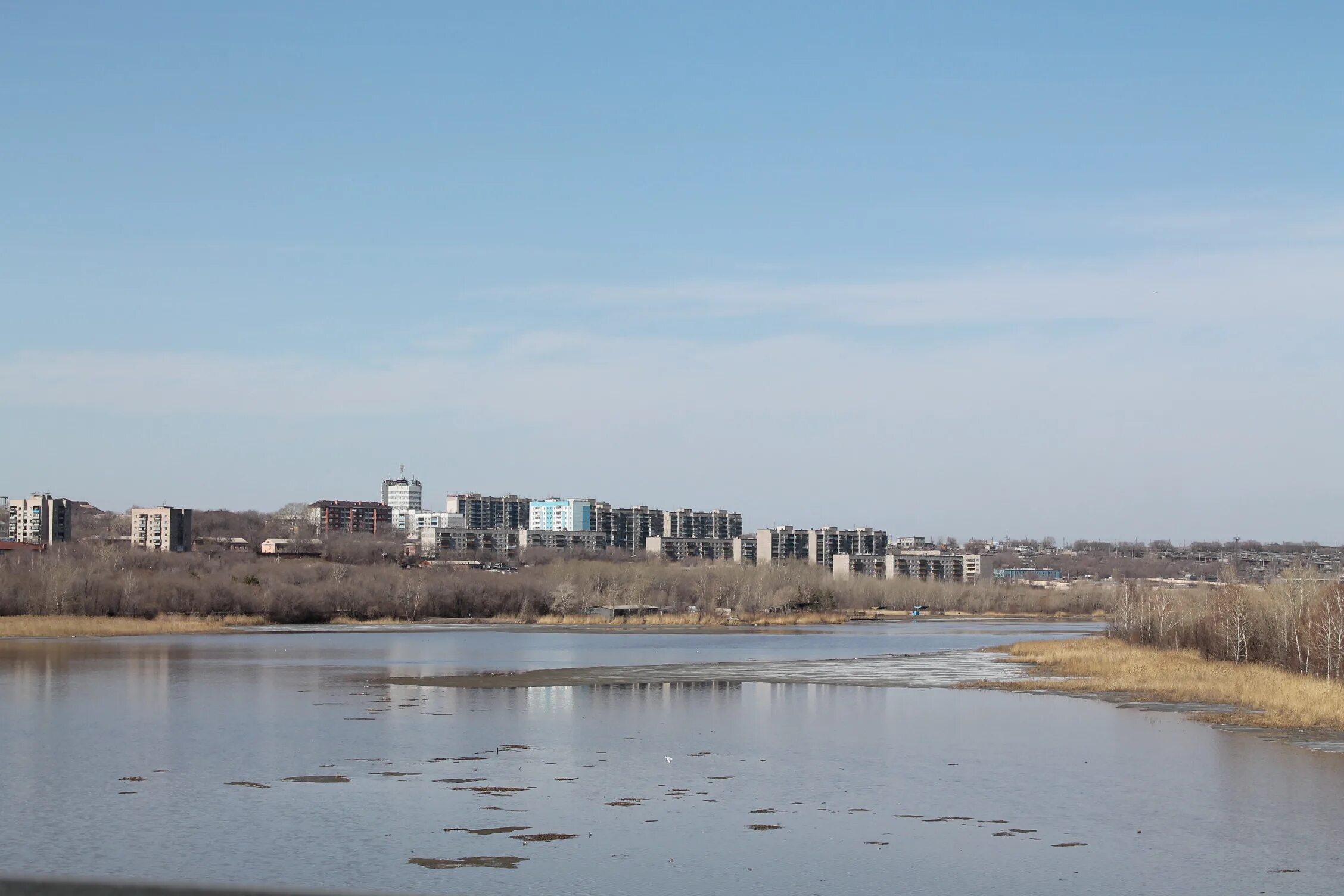 Заводской пруд Магнитогорск. Река Урал в Магнитогорске. Уральское водохранилище Магнитогорск. Магнитогорск заводской пруд заводской.