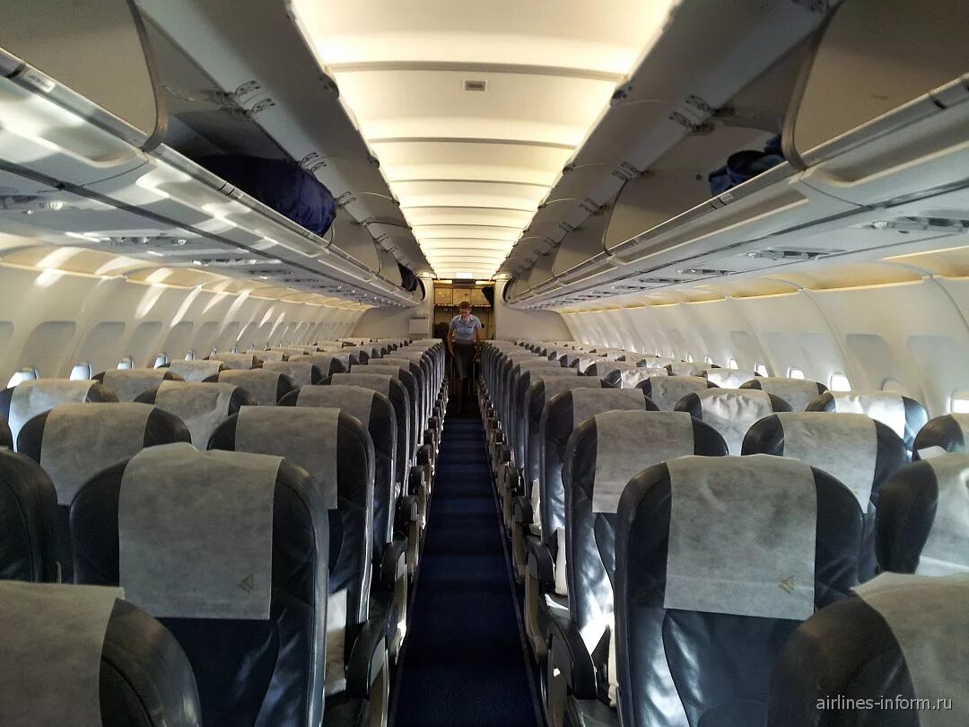 Салон самолета Airbus A320 авиакомпании JetStar Airways