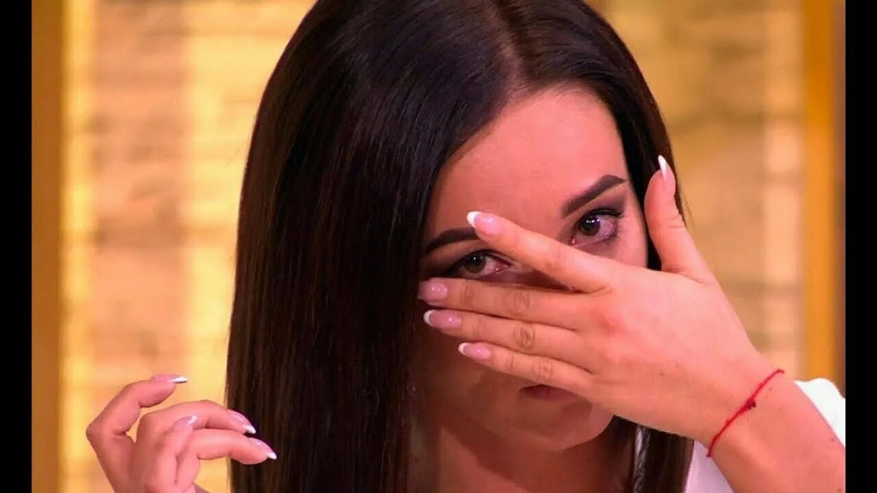 Бузова и губерниев мем. Бузова на матч тв. Бузова плачет губерниев. Ольга бузова цитирует шекспира. Губерния бузова.