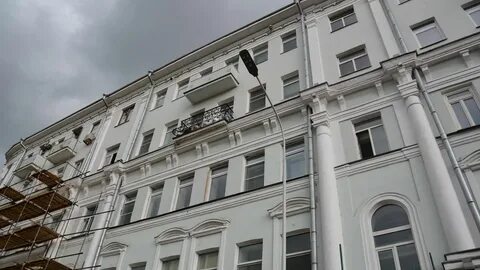 По какому адресу находится первый капитальный дом