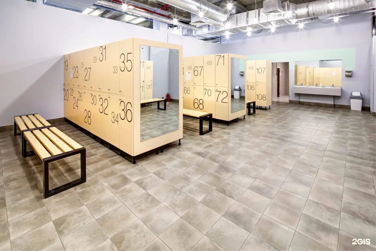 Hit fitness комендантская площадь 1. Hit Fitness Питерлэнд. Питерлэнд раздевалки. Хит фитнес. Аквапарк Питерлэнд раздевалки.