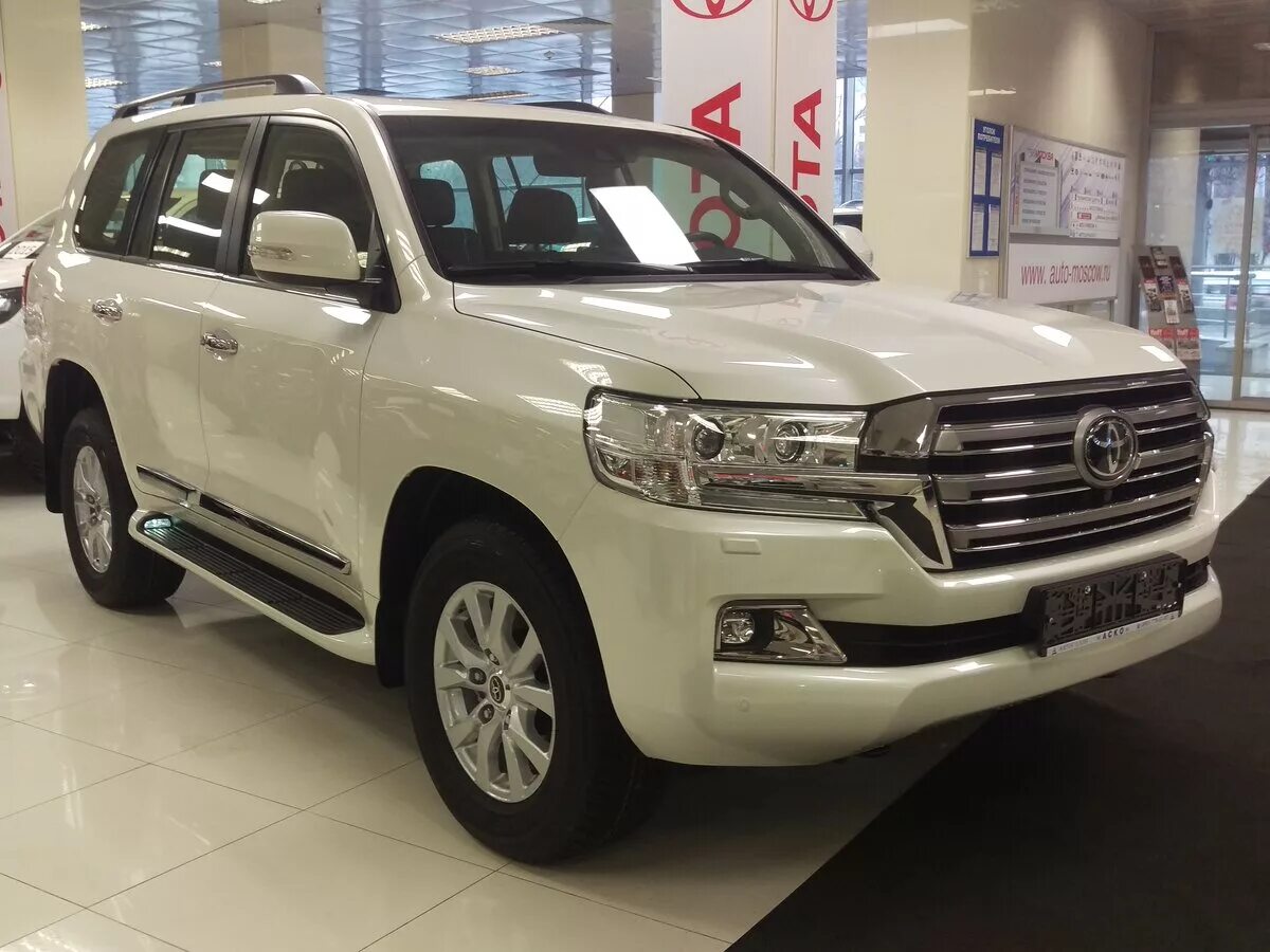 Тойота лс. Новый Toyota Land Cruiser 200. Тойота ленд Крузер 200 новый белый. Toyota Land Cruiser 200 2015. Toyota Land Cruiser 300 белый.