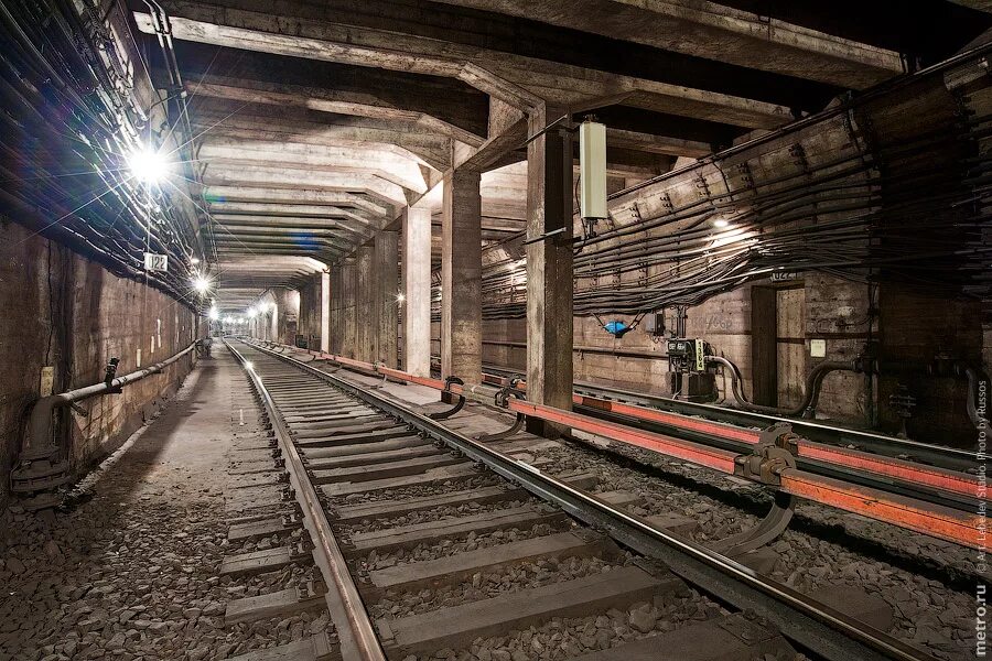 Вторая часть метро. Двухпутные тоннели Сокольнической линии. Двухпутный тоннель метро Москвы. Метро 2 станция Охотный ряд тоннель. Тоннели Сокольнической линии.