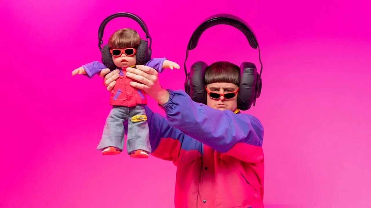 Оливер три обложка. Оливер три альбомы. Ugly is beautiful Оливер три. Oliver Tree клип.