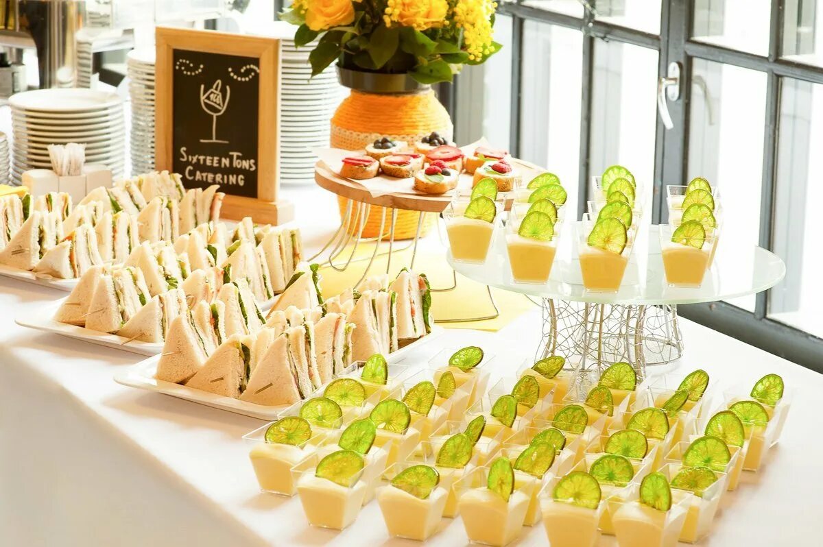 Украшение фуршетного стола. Мини кейтеринг. Мини кейтеринг. Закуски для фуршета на свадьбу. Мини кейтеринг.