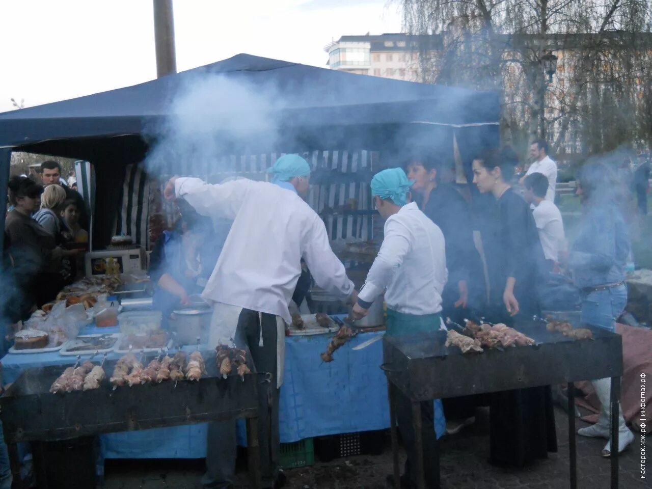 Погода в осколе сегодня по часам. Рынок новый Оскол. Шашлык старый Оскол. Шашлык в Старом Осколе. Центральный рынок старый Оскол.