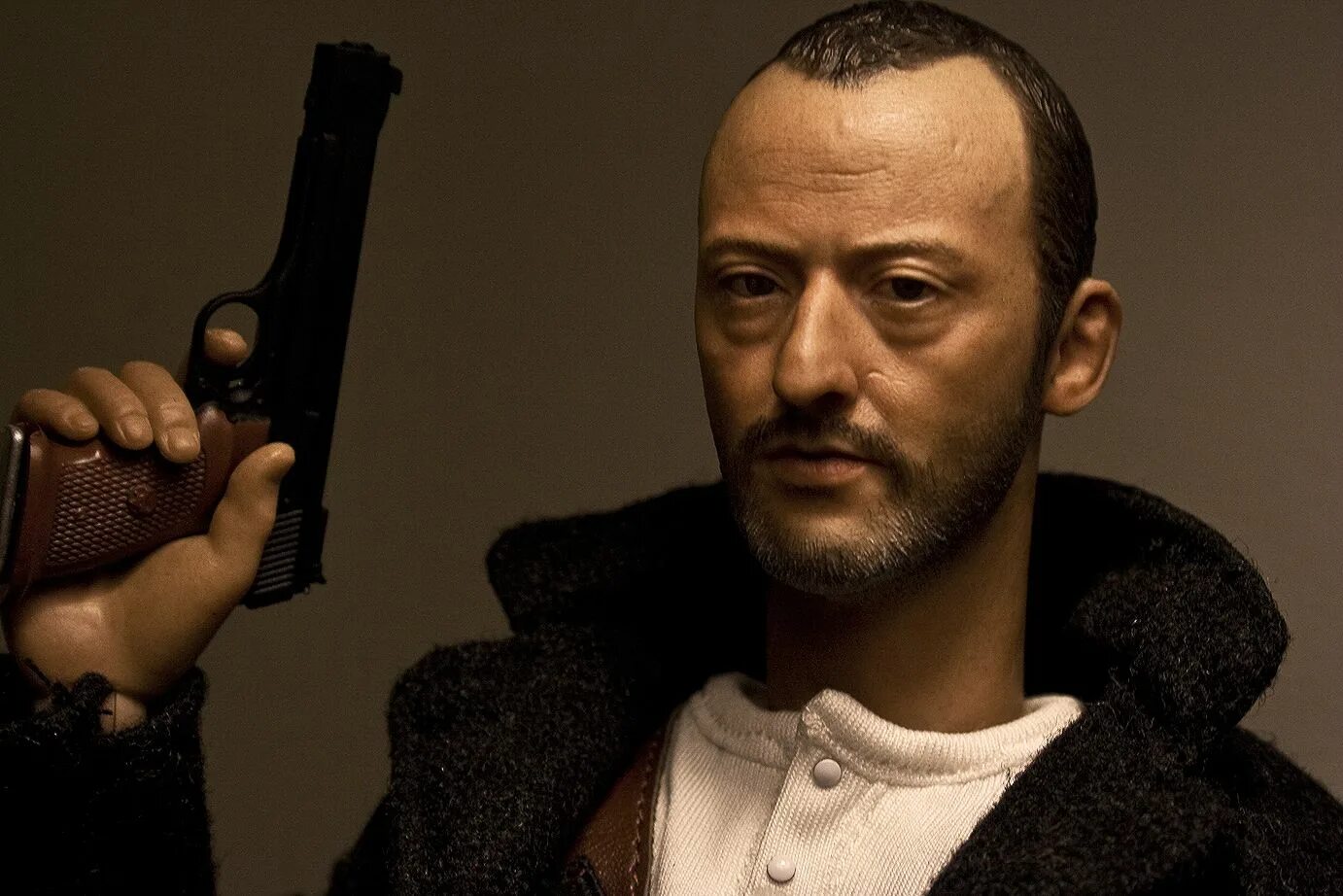 Леон киллер. Актер сыгравший киллера. Хитмэн агент 47 руперт френд. Жан рено 2022. Жан рено 2021.