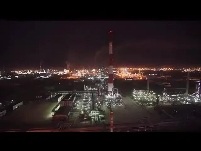 Омский перерабатывающий завод нефти. 08 24. Нефтезавод омск 26. Омск нпз дым фото. Нефтеперерабатывающий комплекс в омске.