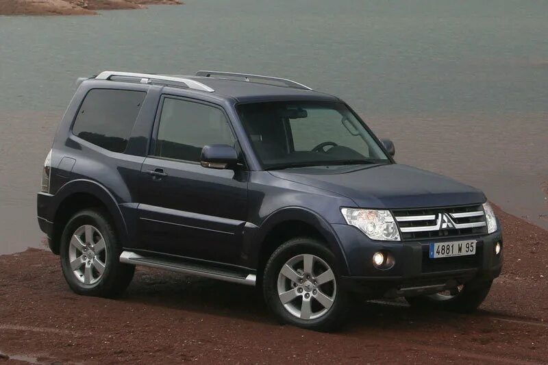 Паджеро 3 трехдверный. Паджеро 4 3 двери. Паджеро 4 3 двери. Mitsubishi pajero 3 3 дверный. Mitsubishi pajero 2006.