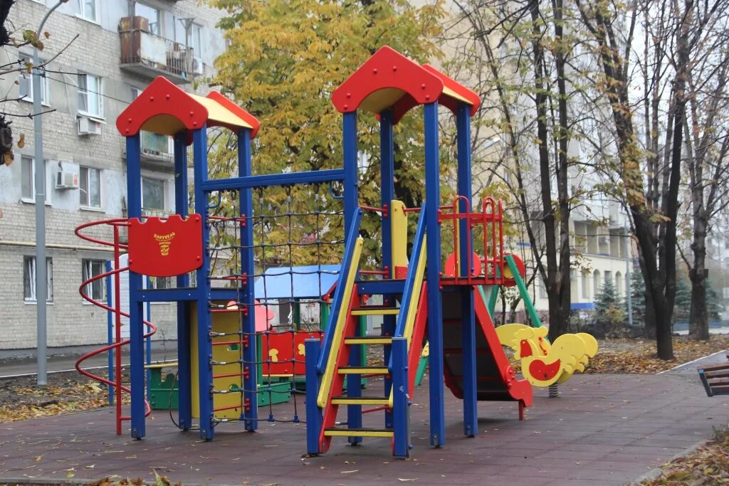 Детский дворик октябрьский просп 54 фото Дети индиго семейный центр на Коммунальной улице в Пскове отзывы, цены, конт