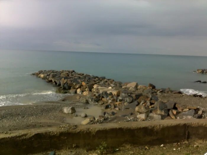 Пляж красный штурм сочи. Пляж красный штурм хоста. Пляж санта барбара сочи. Пляж в адлере красный штурм. Штурм пляжа.