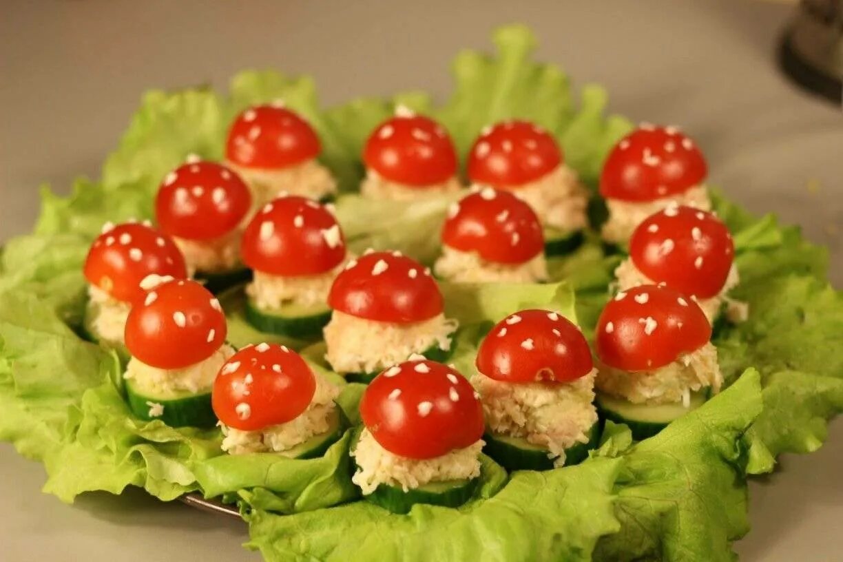 Холодные закуски на день рождения. Простые оригинальные праздничные рецепты. Холодные закуски на праздничный стол. Черри фаршированные креветками. Закуски грибочки с помидорами черри.